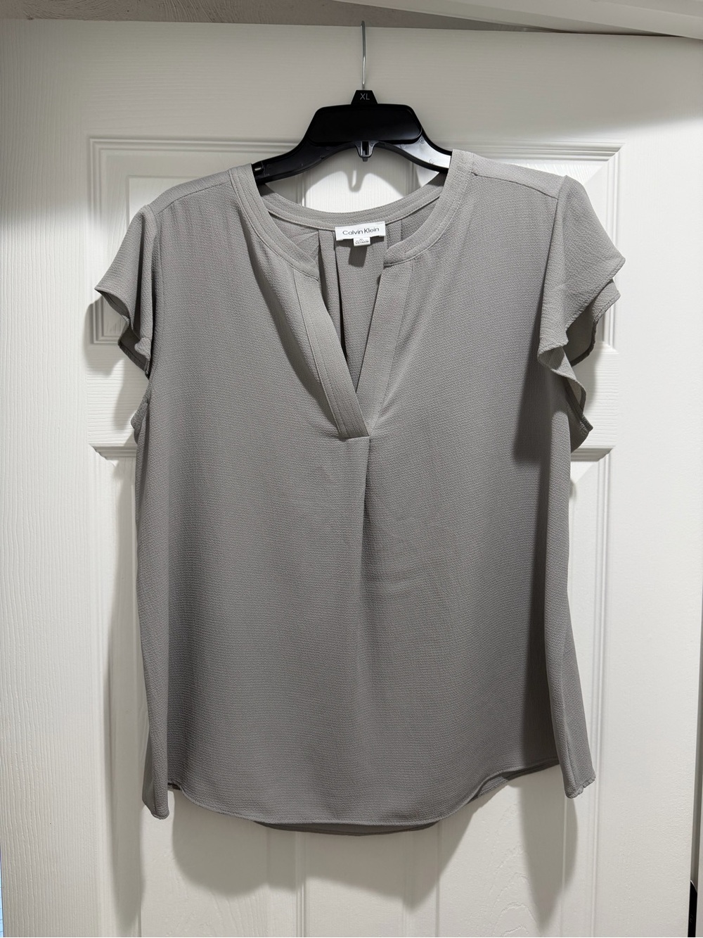 Calvin Klein Light Gray Split-Neck Flutter Sleeve Blouse